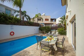 Cliantha in Protaras