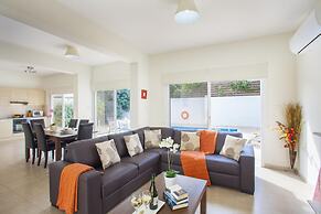 Cliantha in Protaras