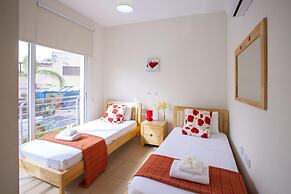 Cliantha in Protaras