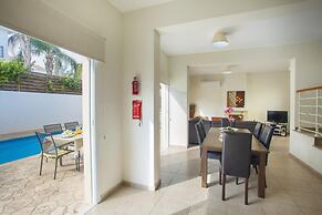 Cliantha in Protaras