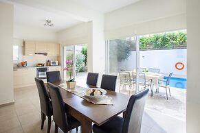 Cliantha in Protaras