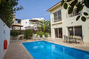 Cliantha in Protaras