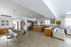 Protaras Beachfront Villa Pietra