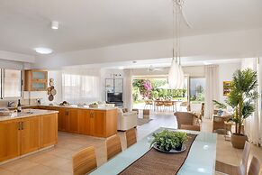 Protaras Beachfront Villa Pietra