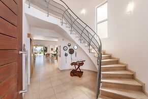 Protaras Beachfront Villa Pietra