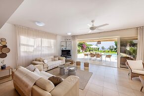Protaras Beachfront Villa Pietra