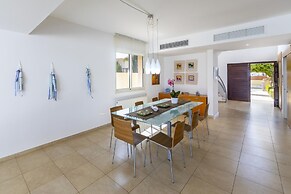 Protaras Beachfront Villa Pietra