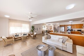 Protaras Beachfront Villa Pietra