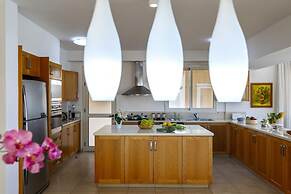 Protaras Beachfront Villa Pietra