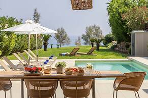 Protaras Beachfront Villa Pietra