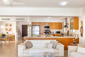 Protaras Beachfront Villa Pietra