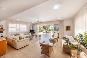 Protaras Beachfront Villa Pietra