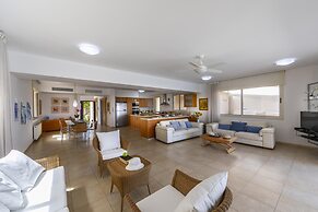 Protaras Beachfront Villa Pietra