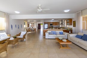 Protaras Beachfront Villa Pietra
