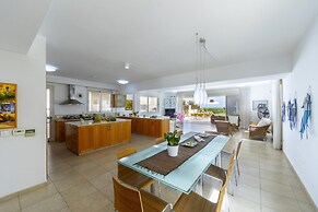 Protaras Beachfront Villa Pietra