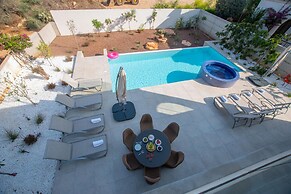 Protaras Art House Seviews