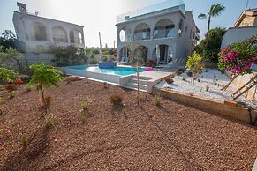 Protaras Art House Seviews