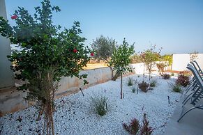 Protaras Art House Seviews