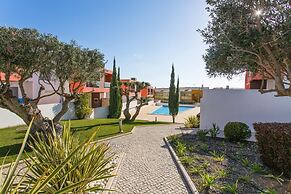 Poolside Albufeira Apartment by Ideal Homes