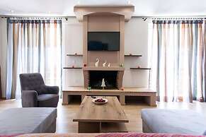 Luxurious 3-bedroom Seaside Retreat Fully Renovated April 2025