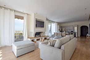 Luxurious 3-bedroom Seaside Retreat Fully Renovated April 2025