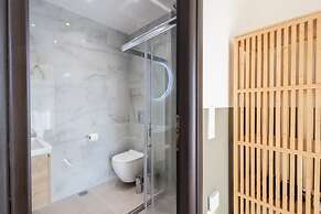 Luxurious 3-bedroom Seaside Retreat Fully Renovated April 2025