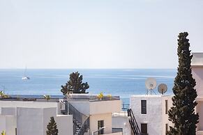 Luxurious 3-bedroom Seaside Retreat Fully Renovated April 2025