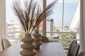 Luxurious 3-bedroom Seaside Retreat Fully Renovated April 2025