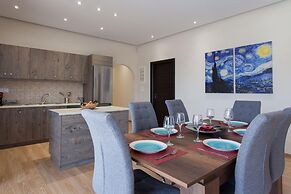 Luxurious 3-bedroom Seaside Retreat Fully Renovated April 2025