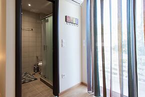 Luxurious 3-bedroom Seaside Retreat Fully Renovated April 2025