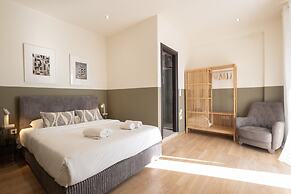 Luxurious 3-bedroom Seaside Retreat Fully Renovated April 2025