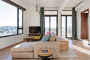 Explore Nightlife Near an Apartment With an Acropolis View