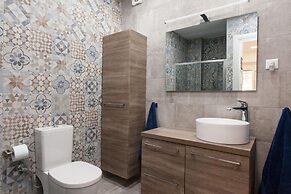 Lovely 2 Bedroom apt in Metaxourgio Center