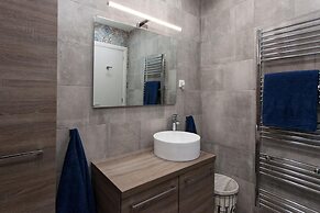 Lovely 2 Bedroom apt in Metaxourgio Center