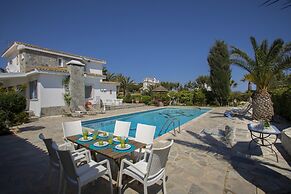 Mazeri in Protaras With 5 Bedrooms and 4 Bathrooms