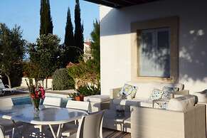 Carob Tree Villa in Latsi