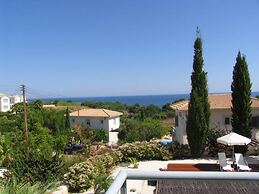 Carob Tree Villa in Latsi