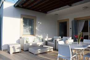 Carob Tree Villa in Latsi