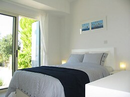 Carob Tree Villa in Latsi