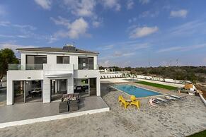 Greco Hilltop Views in Paralimni