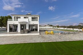 Greco Hilltop Views in Paralimni