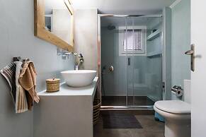 Modern - Vintage Apartment by Acropolis Museum