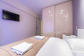 An Impressive 2 bdr Apt in Glyfada