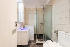 An Impressive 2 bdr Apt in Glyfada