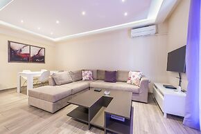 An Impressive 2 bdr Apt in Glyfada