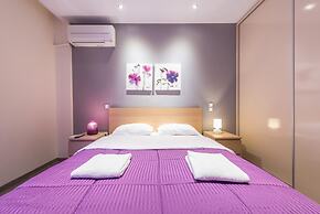 An Impressive 2 bdr Apt in Glyfada