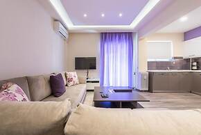 An Impressive 2 bdr Apt in Glyfada