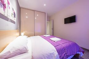 An Impressive 2 bdr Apt in Glyfada