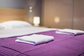 An Impressive 2 bdr Apt in Glyfada