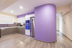 An Impressive 2 bdr Apt in Glyfada